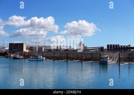 MacKay, Queensland, Australie - juin 2020 : bateaux de pêche commerciaux amarrés à la marina Banque D'Images