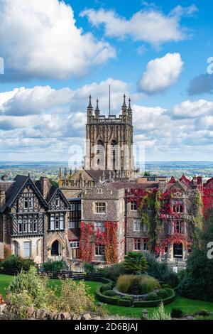 Grand Prieuré de Malvern et l'hôtel Abbey en automne. Great Malvern, Worcestershire, Angleterre Banque D'Images