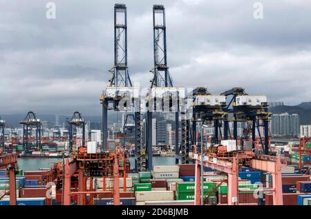 Hong Kong, Hong Kong, Chine. 9 mars 2020. Kwai Tsing Container Terminals principales installations portuaires entre Kwai Chung et Tsing Yi Island, Hong Kong.Alay stock image/Jayne Russell. Crédit : Jayne Russell/ZUMA Wire/Alay Live News Banque D'Images