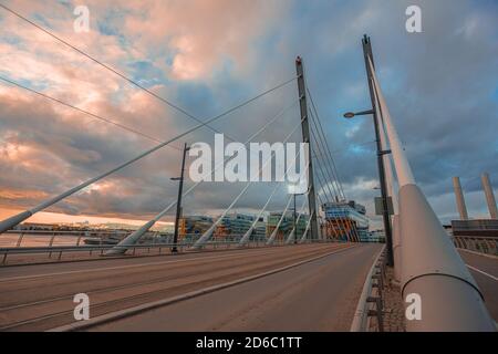 Helsinki, Uusimaa, Finlande 13 octobre 2020 Pont vers l'île. Photo de haute qualité Banque D'Images