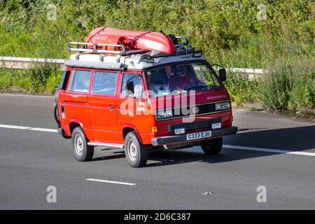 1989 80S Rouge VW volkswagen Vanagon Westfalia Syncro Caravans et Motorhomes, camping-cars sur les routes de Grande-Bretagne, véhicule de loisirs RV, vacances en famille, vacances Caravanette, vacances caravane Touring, Van conversions, Vanagon autohome, la vie sur la route, Banque D'Images