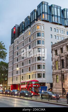 L'hôtel Standard - Kings Cross Londres Euston Road, a ouvert en 2019. Shawn design structurel Hausman, ORM, architectes d'intérieur Archer Humphryes. Banque D'Images