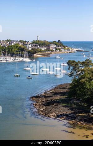 Bénodet (Bretagne, Nord-Ouest de la France) : vue d'ensemble de l'estuaire de l'Odet et de la ville Banque D'Images