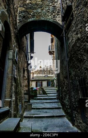 rue étroite dans la vieille ville, photo numérique comme arrière-plan Banque D'Images