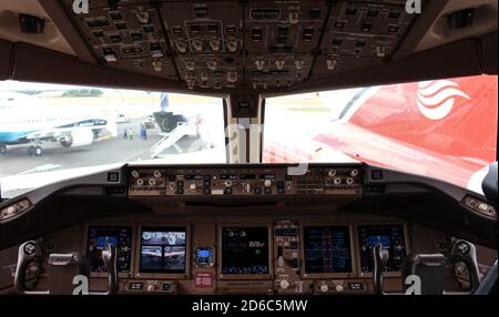 Boeing 777-300 Cockpit Banque D'Images