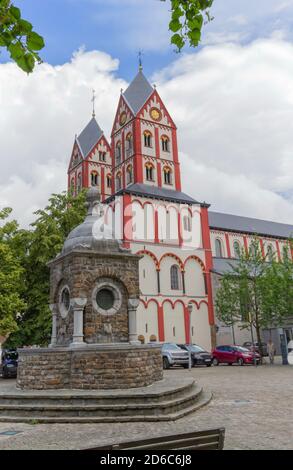 Collégiale de Saint Barthélémy par jour nuageux, Liège, Belgique Banque D'Images