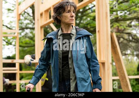 HARRIET WALTER en ELLE-MÊME (2020), dirigé par PHYLLIDA LLOYD. CREDIT: BBC FILMS/BFI/ELEMENT PICTURES/MERMAN FILMS/SCREEN IRELAND / ALBUM Banque D'Images