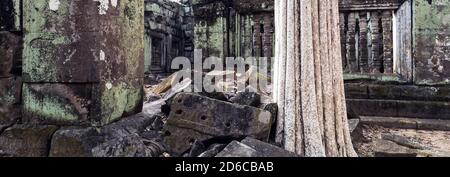 Artefakt archeologia Prasat Krahom briques rouges Temple hindou à Koh Ker. Mousse sur la pierre brique grès laterite blocs archéologiques Paysage de K Banque D'Images