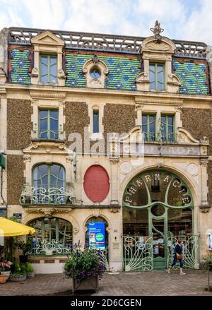 France, Calvados, Douvres la Delivrande, pharmacie Lesage dans le style Art Nouveau // France, Calvados (14), Douvres-la-Délivrande, pharmacie Lesage de sty Banque D'Images