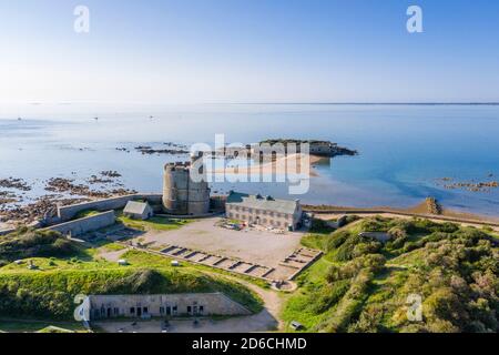 France, Manche, Cotentin, Val de Saire, Saint Vaast la Hougue, Ile de Tatihou avec le Tour Vauban classé au patrimoine mondial par l'UNESCO et le fort de Banque D'Images