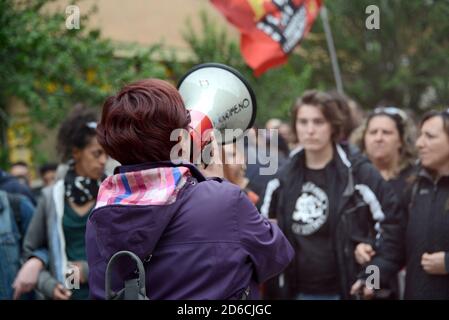 Rome, Italie. 08 mai 2019. Un manifestant avec le crédit de mégaphone: Agence de photo indépendante / Alamy Live News Banque D'Images