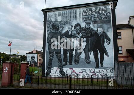 17.07.2019, Derry, Irlande du Nord, Royaume-Uni - fresque catholique dans le district de Bogside, commémorant la lutte irlandaise pour la liberté contre le Banque D'Images