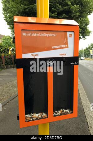 11.06.2020, Berlin, , Allemagne - bulletin de vote Bin cendrier du BSR. 00S200611D516CAROEX.JPG [AUTORISATION DU MODÈLE : NON APPLICABLE, AUTORISATION DU PROPRIÉTAIRE : NON (c) caro i Banque D'Images