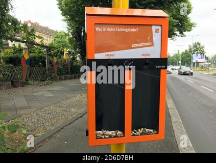 11.06.2020, Berlin, , Allemagne - bulletin de vote Bin cendrier du BSR. 00S200611D517CAROEX.JPG [AUTORISATION DU MODÈLE : NON APPLICABLE, AUTORISATION DU PROPRIÉTAIRE : NON (c) caro i Banque D'Images