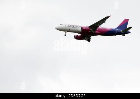 28.06.2020, Hanovre, Basse-Saxe, Allemagne - A320 de la compagnie aérienne Wizz Air. 00S200628D617CAROEX.JPG [AUTORISATION DU MODÈLE : NON APPLICABLE, AUTORISATION DU PROPRIÉTAIRE : Banque D'Images