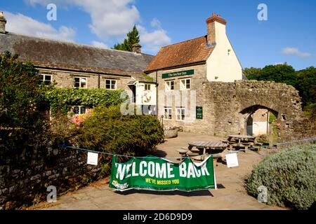 The Anchor Inn à Tintern, Monbucshire pays de Galles Royaume-Uni. Récemment rouvert pendant la pandémie de Covid-19 Banque D'Images