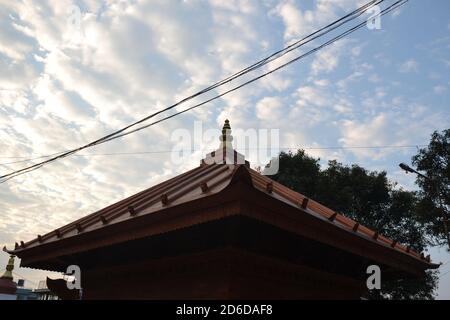 'Temple Budhanilkantha' un célèbre temple hindou et ses locaux dans la vallée de Katmandou, au Népal. Banque D'Images
