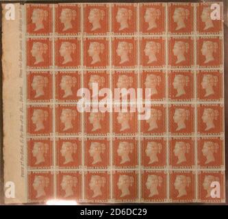 Bloc inutilisé de quarante-deux timbres-poste « Penny Red-Brown » de la reine Victoria, émis le 10 février 1841. Banque D'Images
