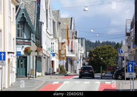 HAUGESUND, NORVÈGE - 22 JUILLET 2020 : vue sur la rue de la ville de Haugesund en Norvège. Haugesund est une ville de la région de Rogaland, fondée en 1855. Banque D'Images