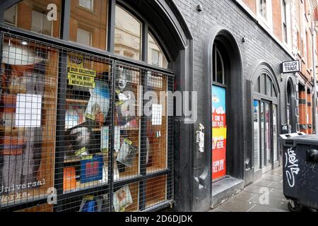 Un magasin Rough Trade fermé dans le centre-ville de Nottingham à la fermeture des entreprises en raison de l'épidémie de coronavirus. Banque D'Images