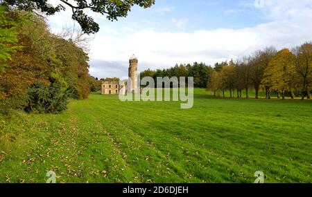 Ruines de l'ancien château d'Eglinton dans le parc national d'Eglinton pendant l'automne à Irvine, Ayrshire Ecosse. Banque D'Images