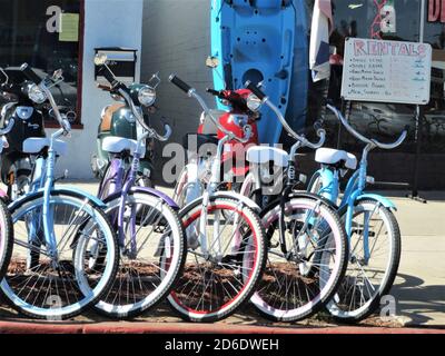 Location de vélos sur la plage de San Diego Banque D'Images