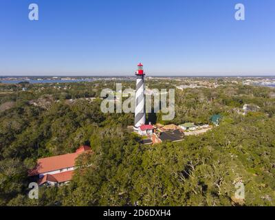 Vue aérienne du phare de Saint Augustine. Cette lumière est un site historique national sur l'île Anastasia à St. Augustine, Floride, États-Unis. Banque D'Images