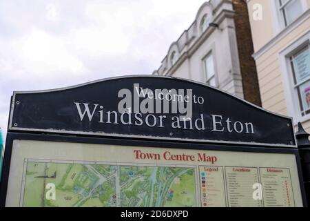 Un signe de bienvenue à Windsor, dans le Berkshire, après que le Royal Borough of Windsor et le maidenhead council aient demandé à être passés d'un risque moyen à un risque élevé. Un nouveau système à trois niveaux d'alerte pour l'Angleterre a été mis en place après la hausse des cas de coronavirus et des hospitalisations. Banque D'Images