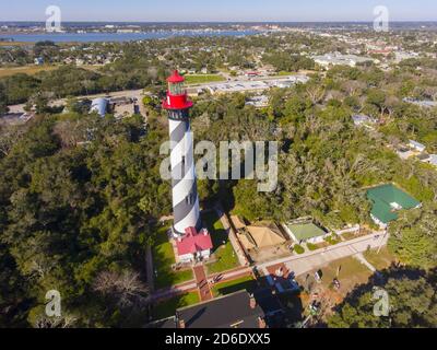 Vue aérienne du phare de Saint Augustine. Cette lumière est un site historique national sur l'île Anastasia à St. Augustine, Floride, États-Unis. Banque D'Images