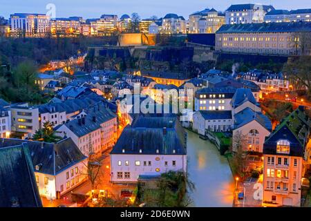 Ville basse de Grund avec la rivière Alzette, ville de Luxembourg, Grand-Duché de Luxembourg Banque D'Images