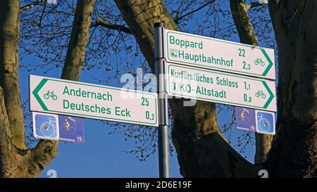 Panneau sur Konrad-Adenauer-Ufer, Koblenz, vallée du Rhin, Rhénanie-Palatinat, Allemagne Banque D'Images