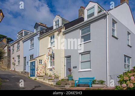 Quatre pittoresque maison mitoyenne sur la rue raide Fowey Norfolk Angleterre Banque D'Images