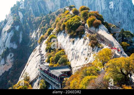 Hua Shan (Mont Hua), l'une des cinq montagnes saintes de Chine. Province de Shaanxi Banque D'Images