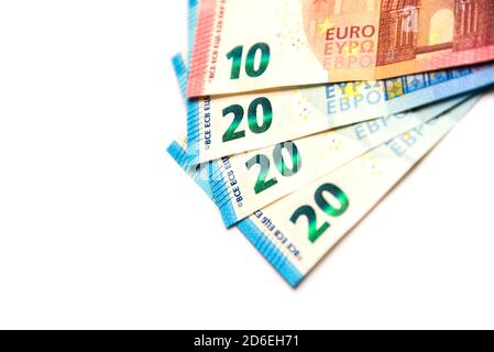 factures de 10 et 20 euros sur fond blanc Banque D'Images