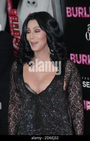 Cher arrive à LA première de 'Burlesque' au Grauman's Chinese Theatre, Hollywood Banque D'Images