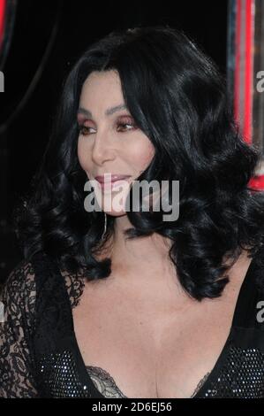 Cher arrive à LA première de 'Burlesque' au Grauman's Chinese Theatre, Hollywood Banque D'Images