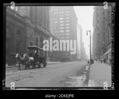 Côté ouest de Dearborn Street, nord sur Jackson Boulevard, Chicago, Illinois, 1914. Banque D'Images