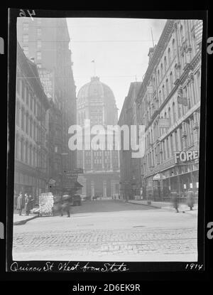 Vue sur Quincy Street West depuis State Street, Chicago, Illinois, 1914. Le bâtiment fédéral est visible. Banque D'Images