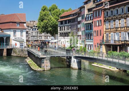 Pont d'écluse et maisons à colombages, la petite France, Strasbourg, Alsace, France Banque D'Images