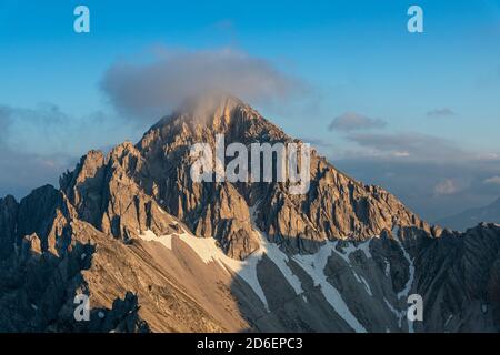 Vue sur le Reither Spitze (2374 m) dans les monts Karwendel en Autriche. Banque D'Images