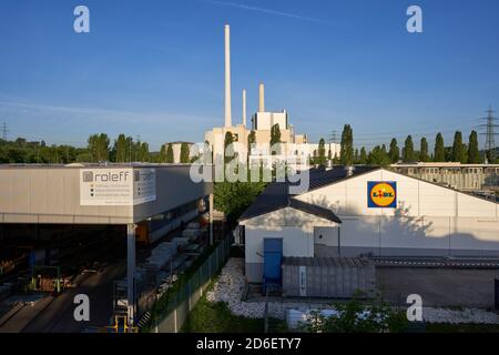 ALTBACH, ALLEMAGNE - 08 mai 2020: Altbach, Allemagne - 08 mai 2020: Lidl est une société de rabais basée à Neckarsulm dans le Bade-Wurtemberg. Banque D'Images