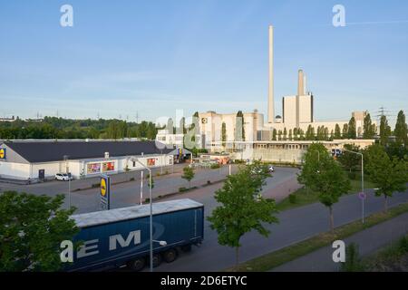 ALT, ALLEMAGNE - 08 mai 2020: Altbach, Allemagne - 08 mai 2020: La centrale thermique Altbach / Deizisau est une centrale au charbon dur à Baden Banque D'Images