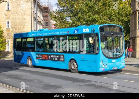 Premier bus, UN 2005 Volvo B7RLE, bus à un étage, dans le centre de Bath, N° d'immatriculation : MX55 HHO Banque D'Images