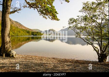 Vue sur l'eau de Crummock dans le quartier des lacs anglais Banque D'Images