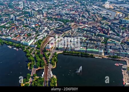 Vue sur l'Alster intérieur et l'Alster extérieur, Hambourg, Allemagne Banque D'Images