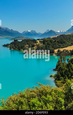 Vue sur le lac Wakatipu jusqu'au mont Earbslaw ; Queenstown, Otago, South Island, Nouvelle-Zélande, Océanie Banque D'Images