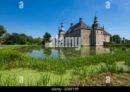 Deutschland, Dorsten-Lembeck, Lippe, Ruhr, Hohe Mark Westmuensterland nature Park, Muensterland, Westphalie, Rhénanie-du-Nord-Westphalie, Rhénanie-du-Nord-Westphalie, Château de Lembeck, château amarré, baroque, parc de château, jardin baroque, jardin paysager anglais, fossé, Graefte *** Légende locale *** Banque D'Images