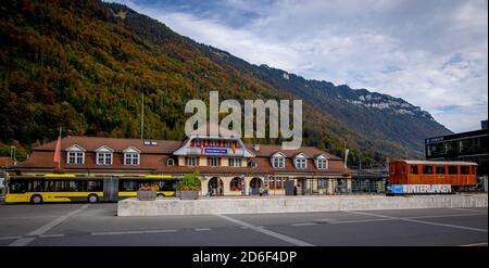 Ville de la gare d'Interlaken en Suisse - COMTÉ DE BERNE. SUISSE - 9 OCTOBRE 2020 Banque D'Images