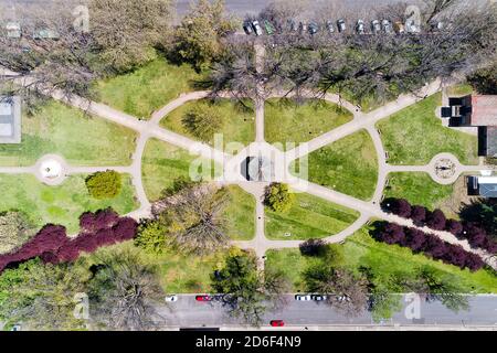 Central Robertson Park dans la ville historique d'Orange sur le centre-ouest autrichien de la Nouvelle-Galles du Sud - vue aérienne de haut en bas. Banque D'Images