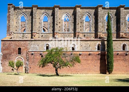 Ruines de l'abbaye de San Galgano, vue extérieure, municipalité de Chiusdino, province de Sienne, Toscane, Italie Banque D'Images